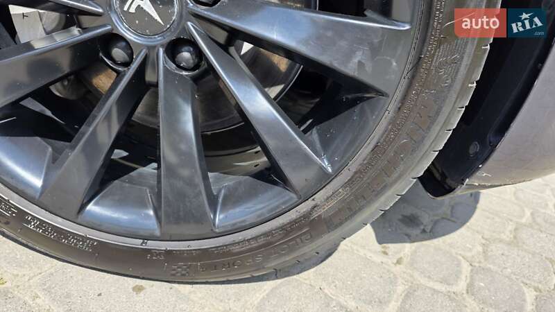 Седан Tesla Model 3 2018 в Львове фото 38 Седан Tesla Model 3 2018 в Львове
