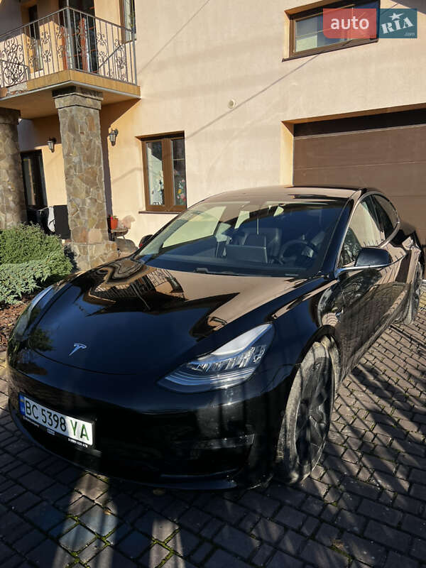 Седан Tesla Model 3 2019 в 