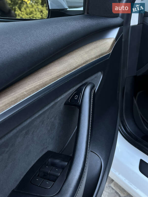 Седан Tesla Model 3 2022 в Полтаве