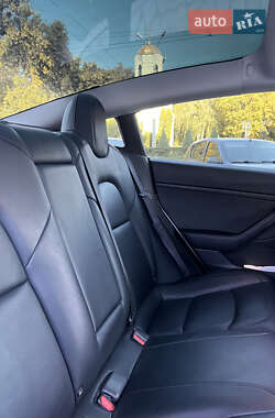 Седан Tesla Model 3 2022 в 