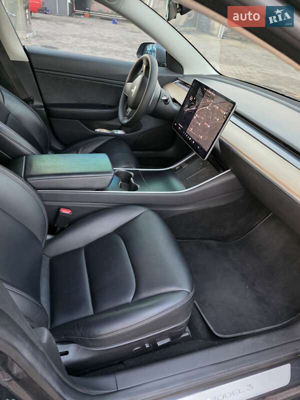 Седан Tesla Model 3 2018 в Запоріжжі