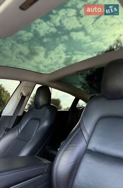 Седан Tesla Model 3 2019 в 
