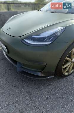 Седан Tesla Model 3 2019 в 