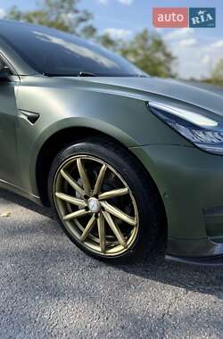 Седан Tesla Model 3 2019 в 