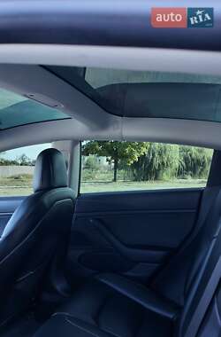 Седан Tesla Model 3 2019 в 