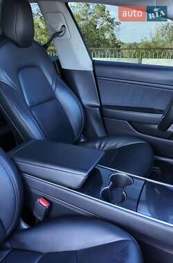 Седан Tesla Model 3 2019 в 