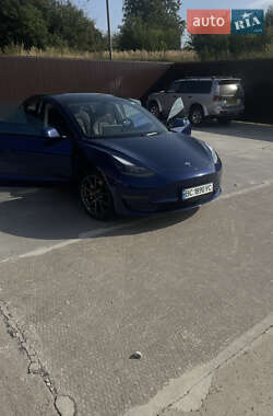 Седан Tesla Model 3 2023 в 