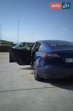 Седан Tesla Model 3 2023 в 