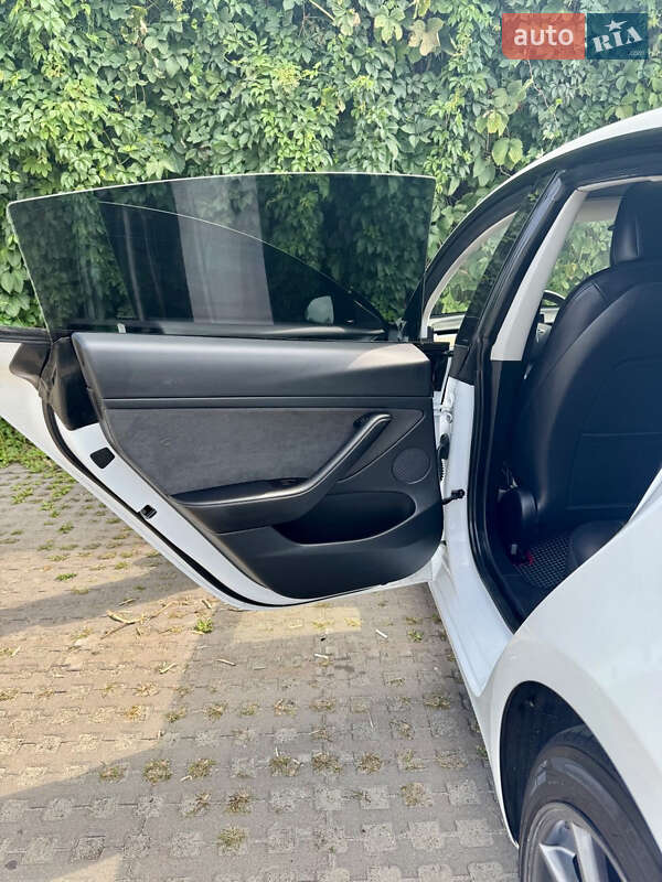 Седан Tesla Model 3 2021 в Києві