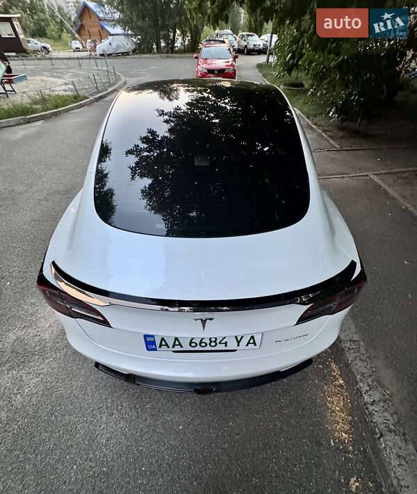 Седан Tesla Model 3 2021 в Києві