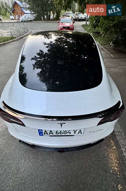 Седан Tesla Model 3 2021 в 