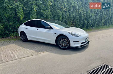 Седан Tesla Model 3 2021 в 