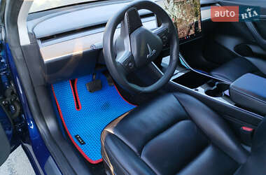 Седан Tesla Model 3 2019 в 