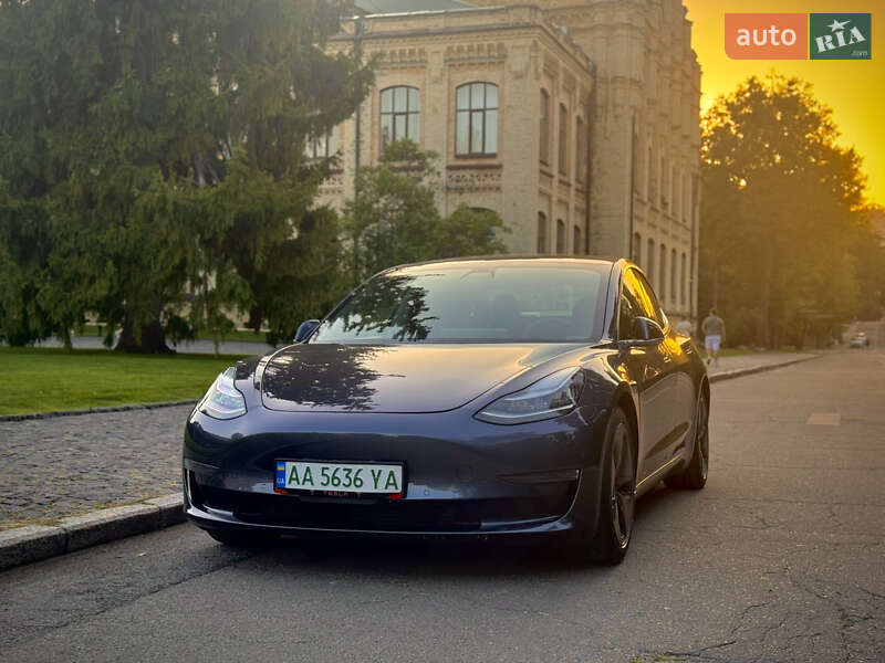Седан Tesla Model 3 2020 в Киеве