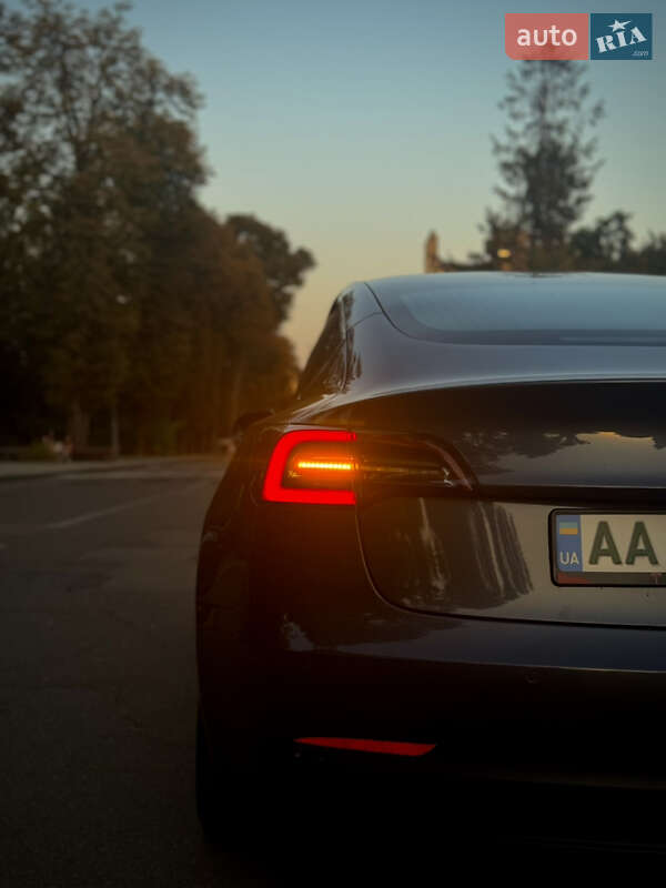 Седан Tesla Model 3 2020 в Киеве