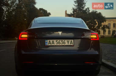 Седан Tesla Model 3 2020 в 