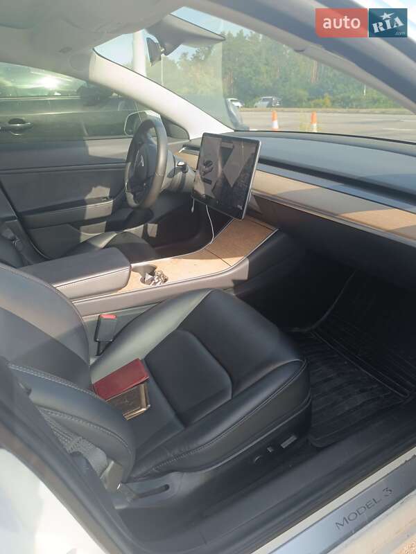 Седан Tesla Model 3 2019 в Києві