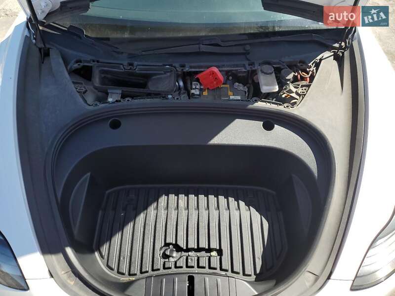 Седан Tesla Model 3 2021 в Києві