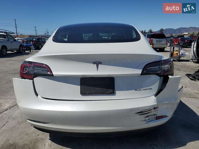 Седан Tesla Model 3 2021 в Києві