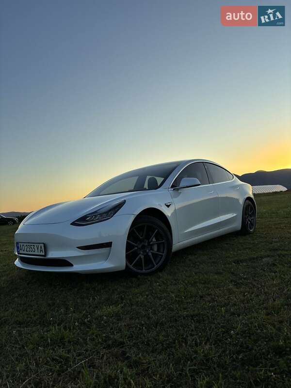 Седан Tesla Model 3 2020 в Хусті фото 4 Седан Tesla Model 3 2020 в Хусті
