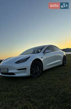 Седан Tesla Model 3 2020 в 