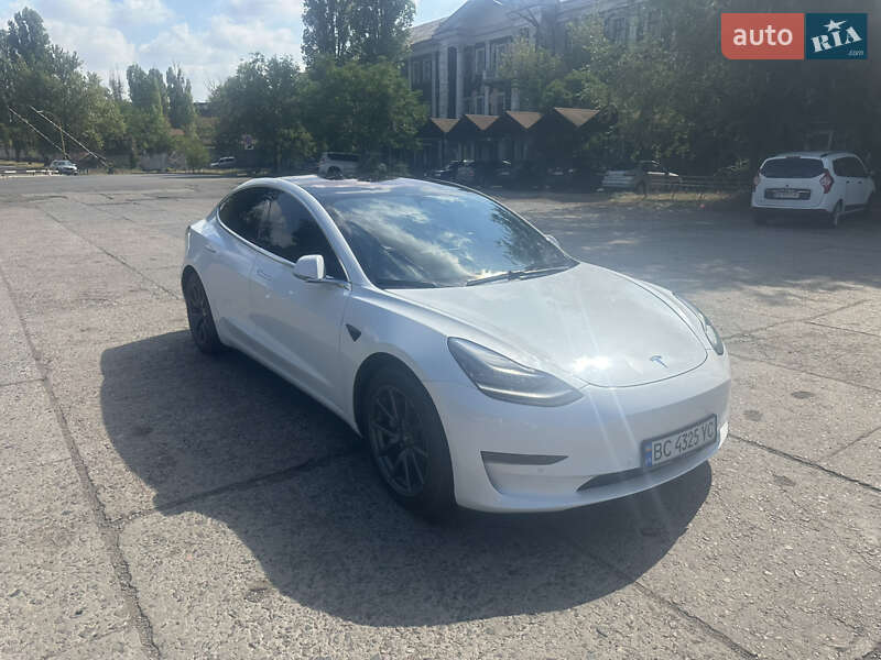 Седан Tesla Model 3 2018 в Николаеве