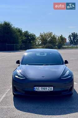 Седан Tesla Model 3 2020 в 