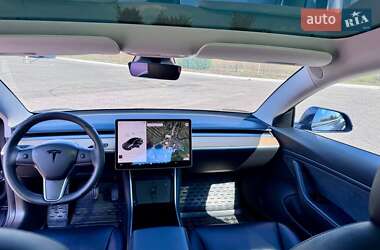 Седан Tesla Model 3 2020 в 