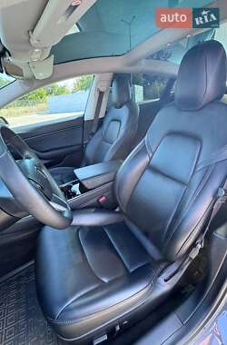 Седан Tesla Model 3 2020 в 