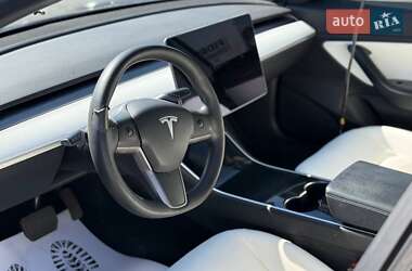 Седан Tesla Model 3 2020 в 