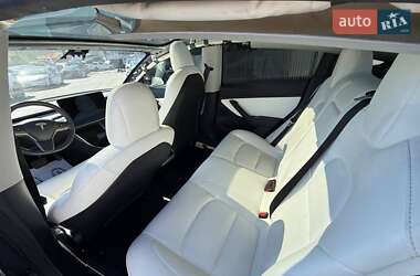 Седан Tesla Model 3 2020 в 