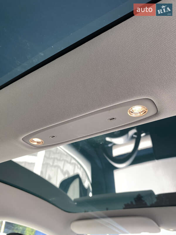 Седан Tesla Model 3 2021 в Києві