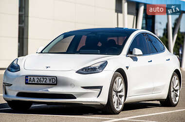 Седан Tesla Model 3 2018 в Києві