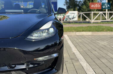 Седан Tesla Model 3 2022 в 
