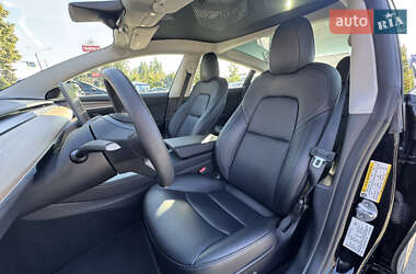 Седан Tesla Model 3 2022 в 