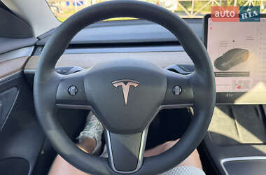 Седан Tesla Model 3 2022 в 