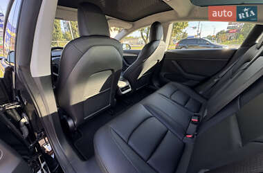 Седан Tesla Model 3 2022 в 