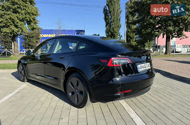 Седан Tesla Model 3 2022 в 
