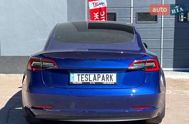Седан Tesla Model 3 2023 в 