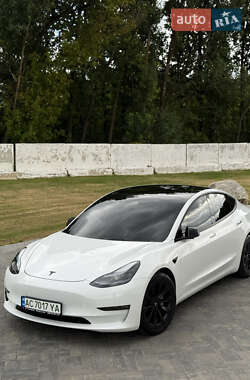 Седан Tesla Model 3 2022 в 