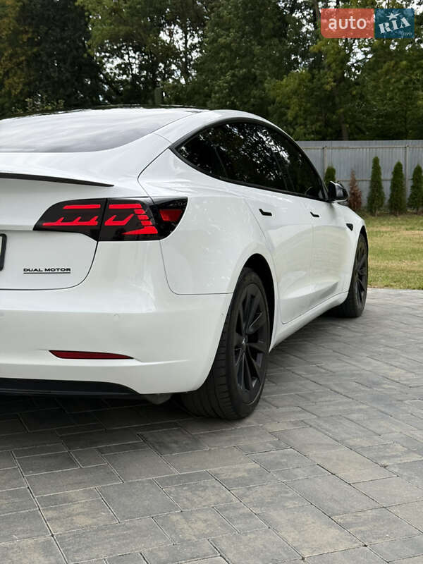 Седан Tesla Model 3 2022 в Луцке