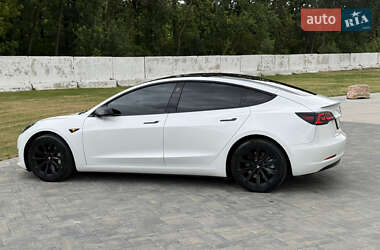 Седан Tesla Model 3 2022 в 