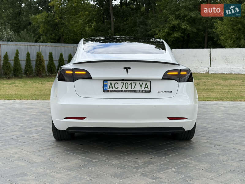 Седан Tesla Model 3 2022 в Луцке