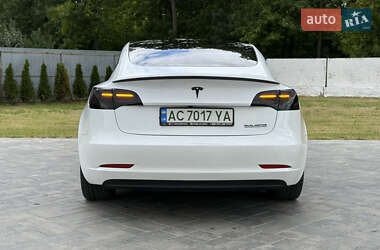 Седан Tesla Model 3 2022 в 
