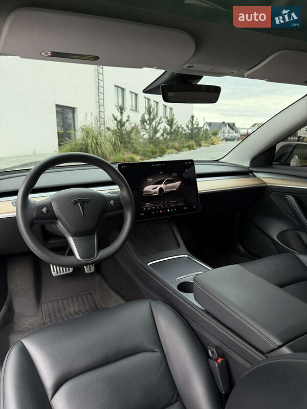 Седан Tesla Model 3 2022 в Луцке