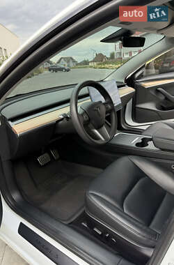 Седан Tesla Model 3 2022 в 