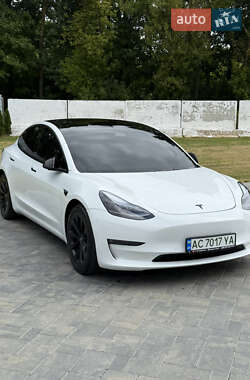 Седан Tesla Model 3 2022 в 