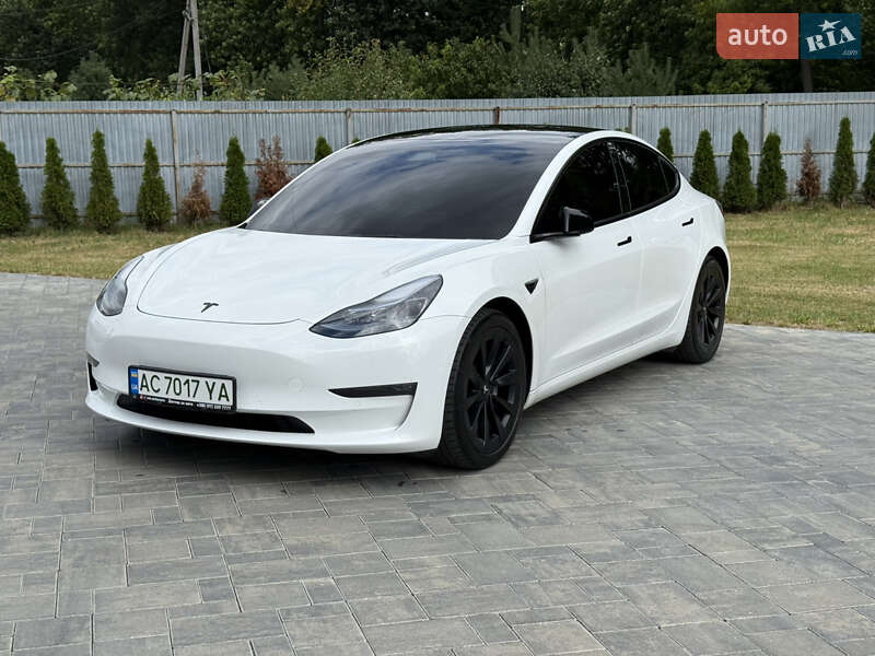Седан Tesla Model 3 2022 в Луцке