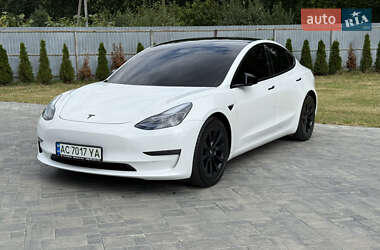 Седан Tesla Model 3 2022 в 