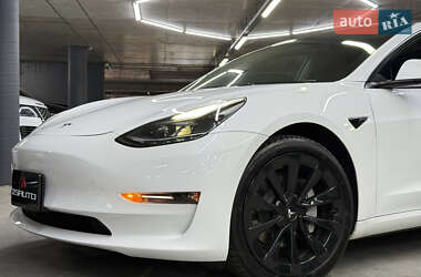 Седан Tesla Model 3 2022 в 